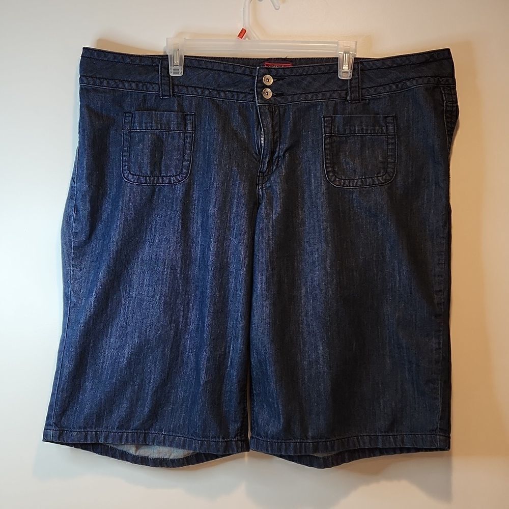 Torrid Blue Jean Denim Shorts 100% Cotton Casual Summer Women's Sz 24 EUC NICE! - Picture 1 of 14